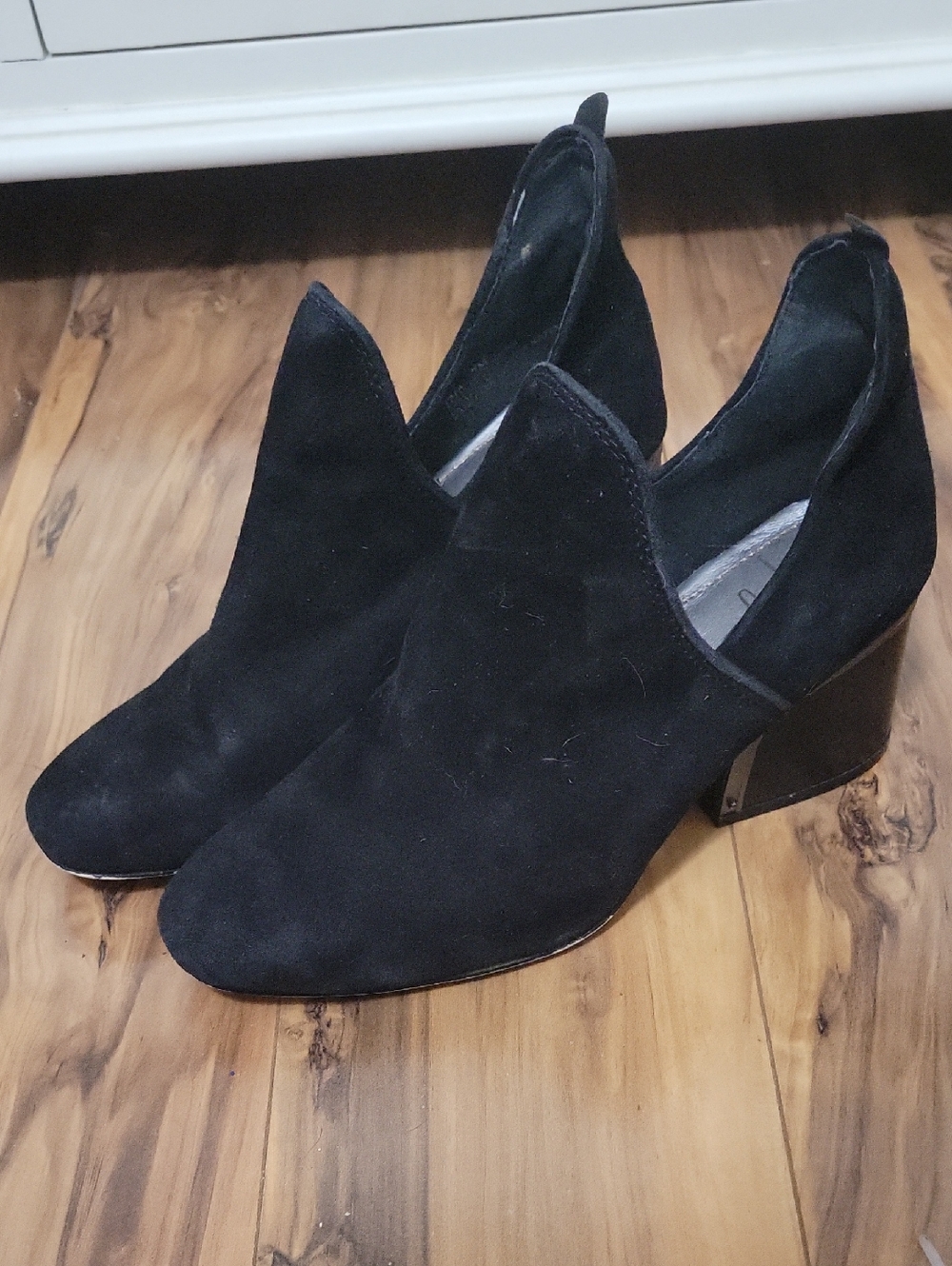 Latigo - black suede booties (size 7)